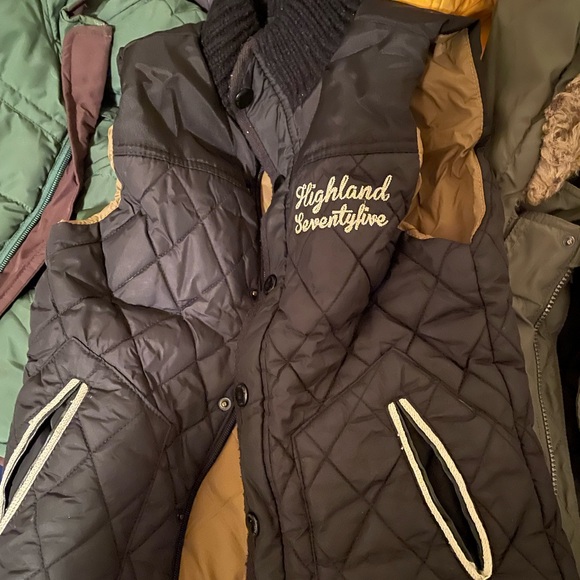 Bundle of size 5 jackets for winter vests and light jackets too - Picture 4 of 6
